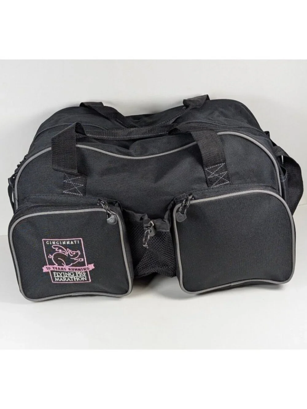 Flying Pig Marathon Cincinnati Ohio Workout Bag Duffel Tote Black Runner Zip Gym